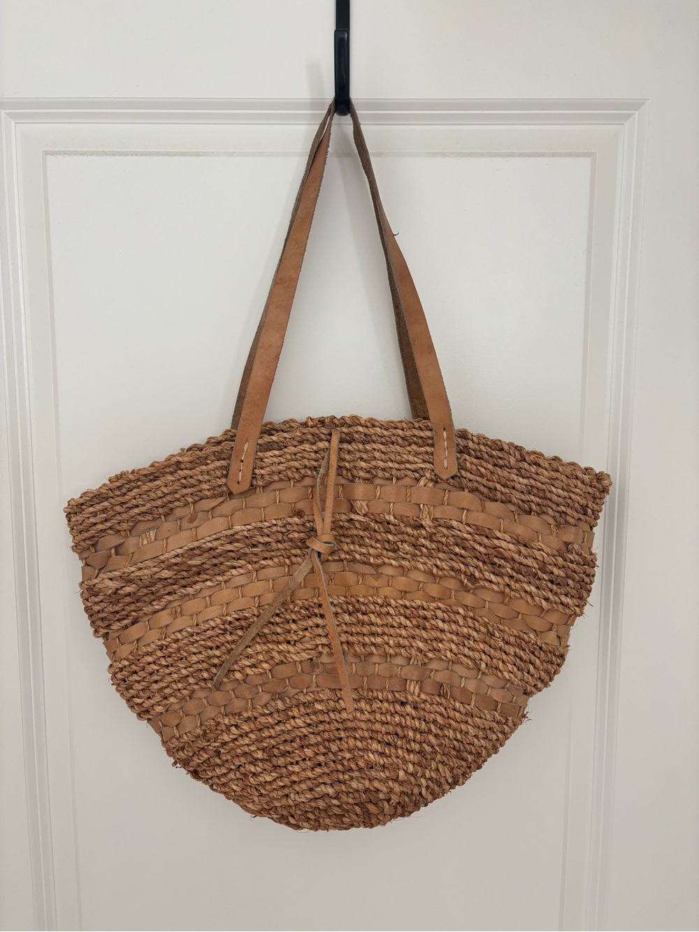 Vintage Woven Straw Bucket Tote Bag with Leather Straps
